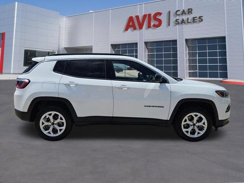 Used 2025 Jeep Compass Latitude w/ Sun & Sound Group AWD/4WD image 6