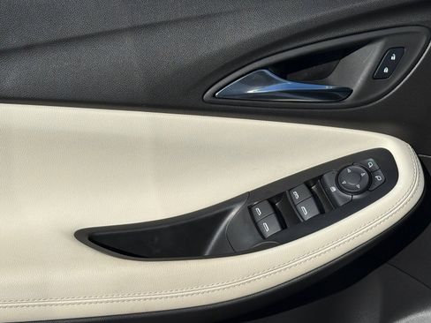 Used 2025 Buick Encore GX Sport Touring w/ Advanced Technology Package image 18