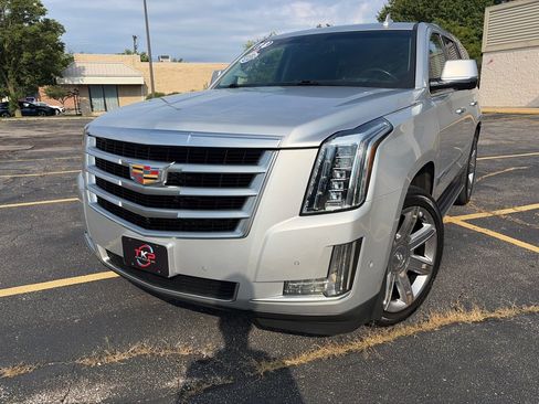 Used 2018 Cadillac Escalade Luxury AWD/4WD image 1