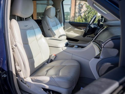 Used 2019 Cadillac Escalade Premium Luxury image 27