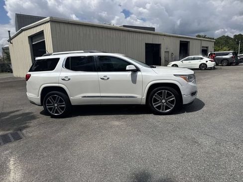 Used 2018 GMC Acadia Denali w/ Technology Package FWD image 4