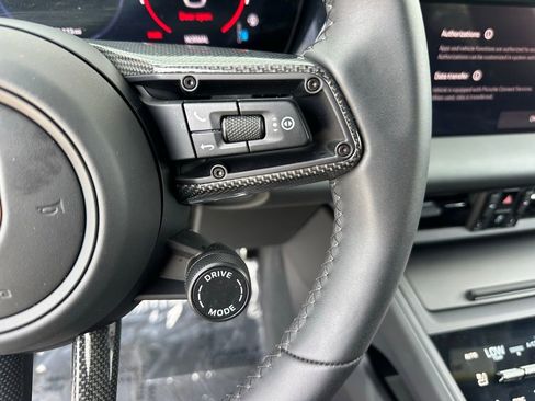 Certified 2025 Porsche Macan Electric RWD image 17