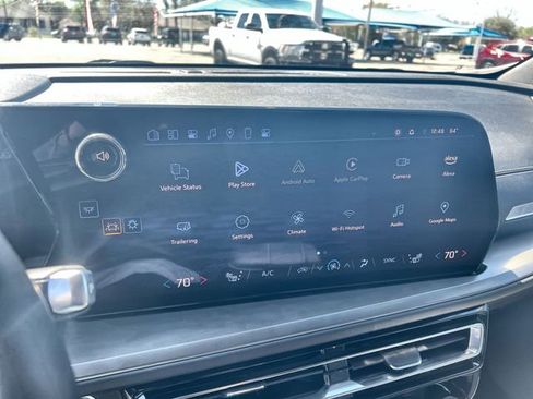 Used 2025 Chevrolet Traverse LT image 13