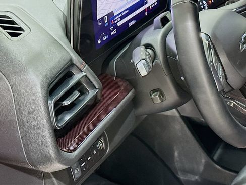 Used 2025 Chevrolet Traverse RS AWD/4WD image 10