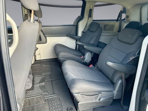 Used 2010 Dodge Grand Caravan SXT FWD image 23