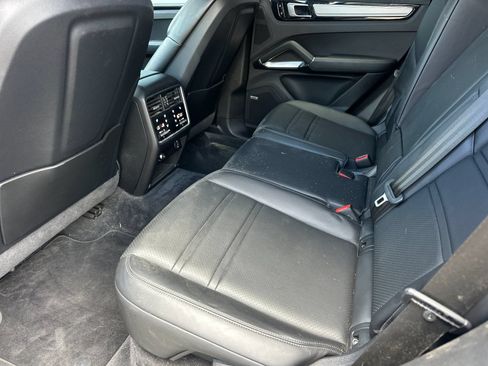 Used 2019 Porsche Cayenne Turbo AWD/4WD image 11