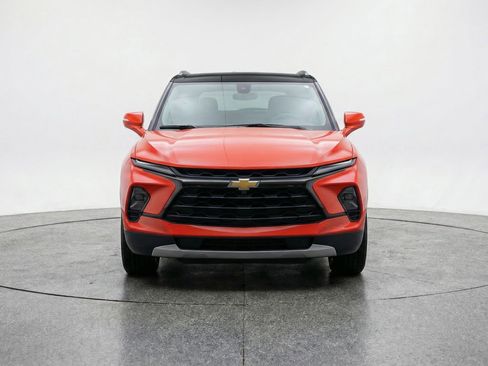 Used 2025 Chevrolet Blazer LT image 2