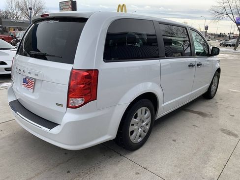 Used 2019 Dodge Grand Caravan SE w/ UConnect Hands-Free Group FWD image 6