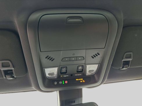 Used 2022 Chevrolet Equinox Premier image 34