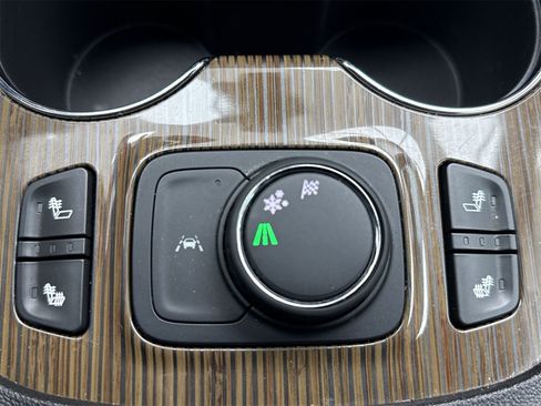 Used 2022 GMC Acadia SLE w/ Driver Convenience Package image 26