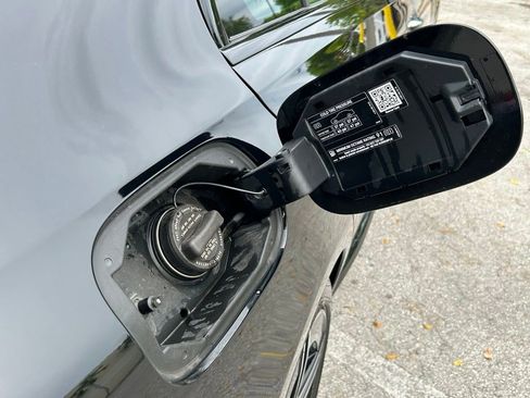 Used 2025 Mercedes-Benz C 300 4MATIC Sedan image 40