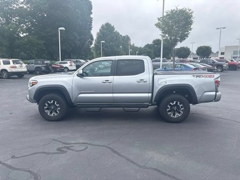 Used 2023 Toyota Tacoma TRD Off-Road w/ TRD Premium Off Road Package AWD/4WD image 2