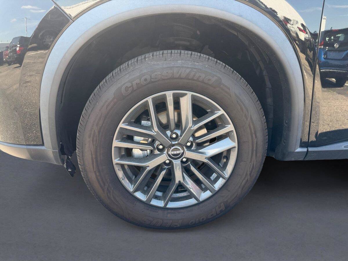 Used 2024 Nissan Rogue S FWD image 14