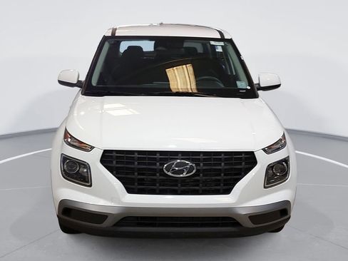 Certified 2025 Hyundai Venue SE FWD image 2