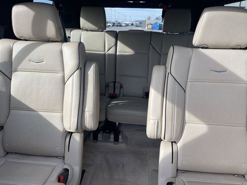 Used 2022 Cadillac Escalade Premium Luxury image 28
