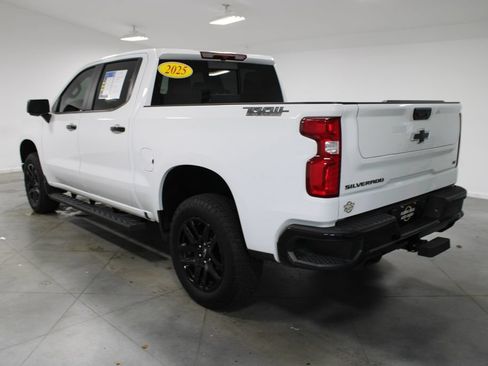 Used 2025 Chevrolet Silverado 1500 LT Trail Boss w/ LT Trail Boss Premium Package AWD/4WD image 7