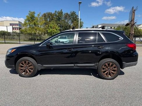 Used 2017 Subaru Outback 3.6R Touring AWD/4WD image 4