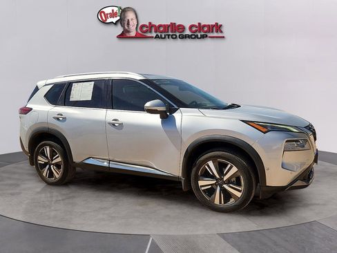 Used 2023 Nissan Rogue SL w/ SL Premium Package image 6