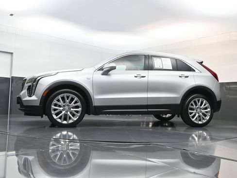 Used 2020 Cadillac XT4 Luxury w/ Cold Weather Package FWD image 28