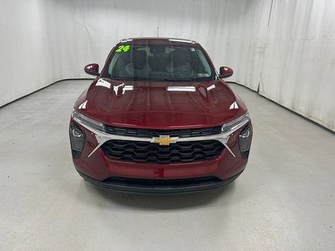 Used 2024 Chevrolet Trax LS w/ LS Convenience Package FWD image 3