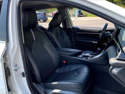 Used 2022 Toyota Camry XSE image 7