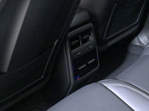 New 2026 Porsche Macan Electric image 19