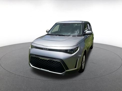 Used 2025 Kia Soul LX w/ LX Technology Package FWD image 7