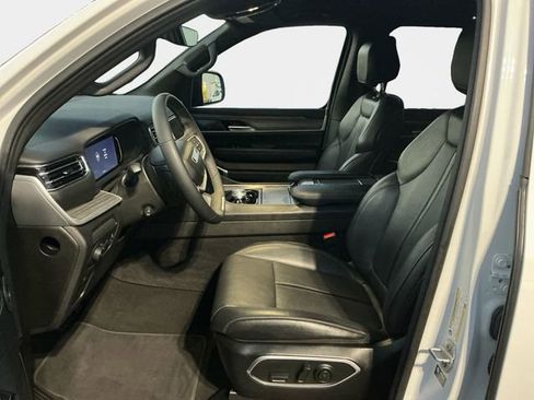 Used 2024 Jeep Wagoneer Series II AWD/4WD image 10