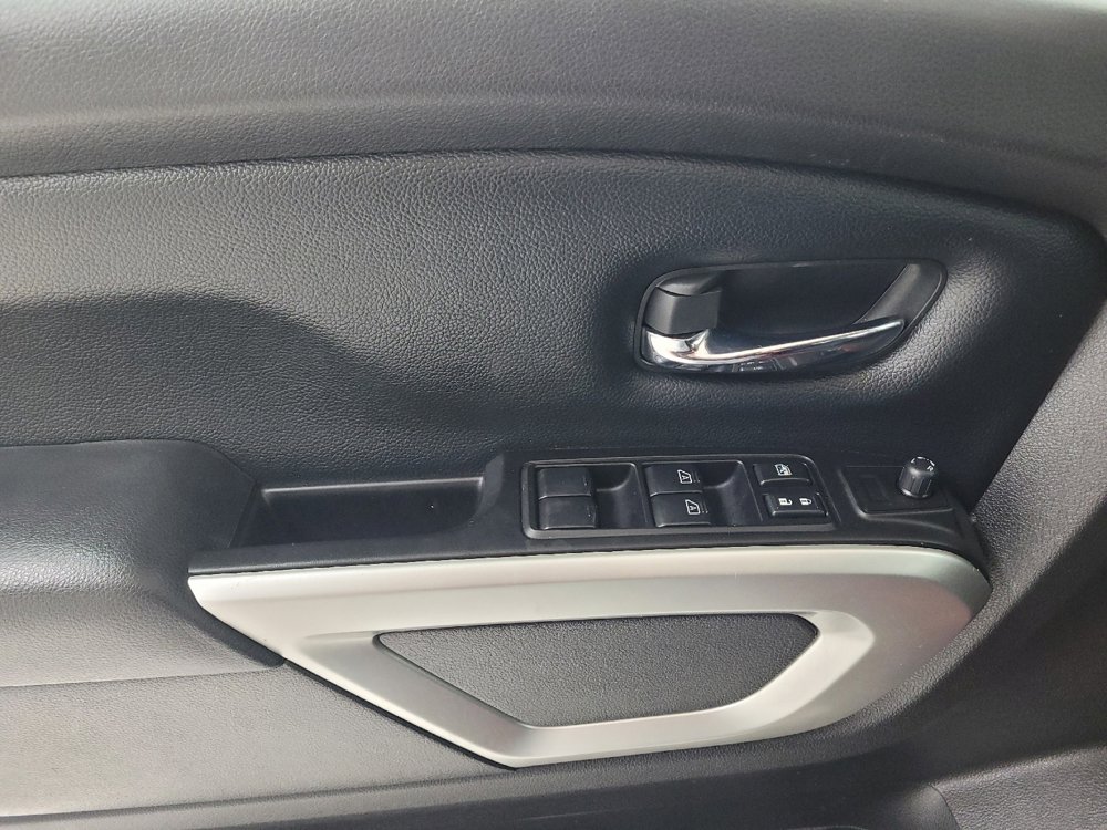 Used 2018 Nissan Titan SV RWD image 27