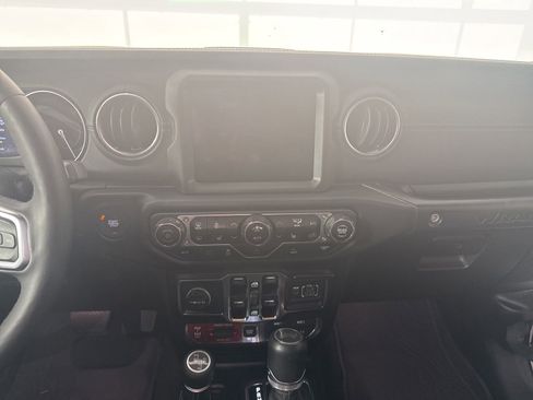 Used 2022 Jeep Wrangler Unlimited Rubicon 4xe w/ Cold Weather Group AWD/4WD image 10