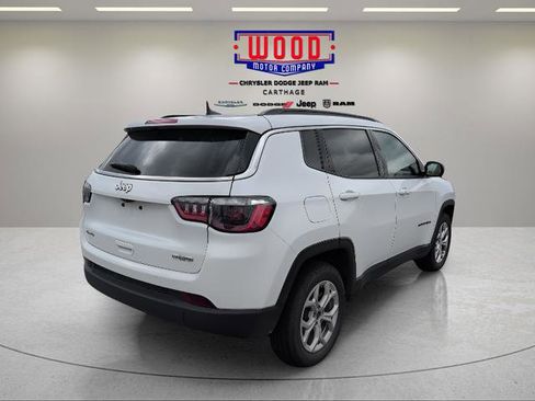 Used 2024 Jeep Compass Latitude AWD/4WD image 3