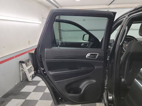 Used 2020 Jeep Grand Cherokee Laredo w/ 18" Wheel & 8.4" Radio Group image 13