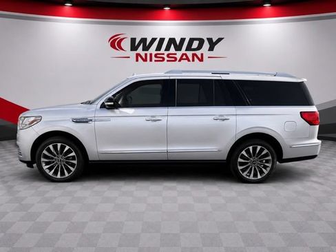 Used 2018 Lincoln Navigator L Select RWD image 4