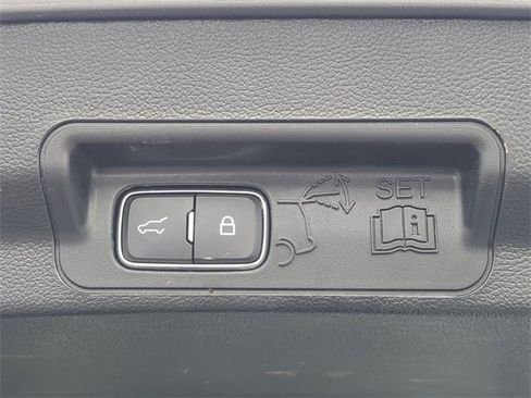 Used 2024 Ford Explorer Limited image 15