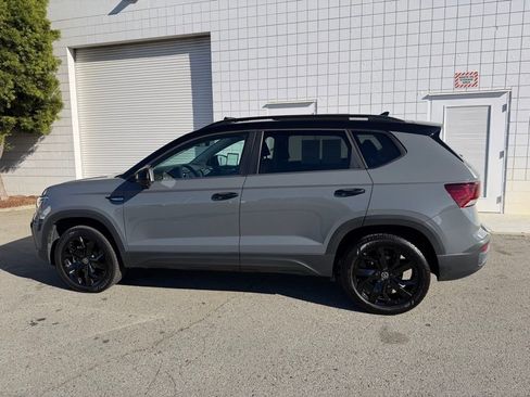 Used 2024 Volkswagen Taos SE image 3