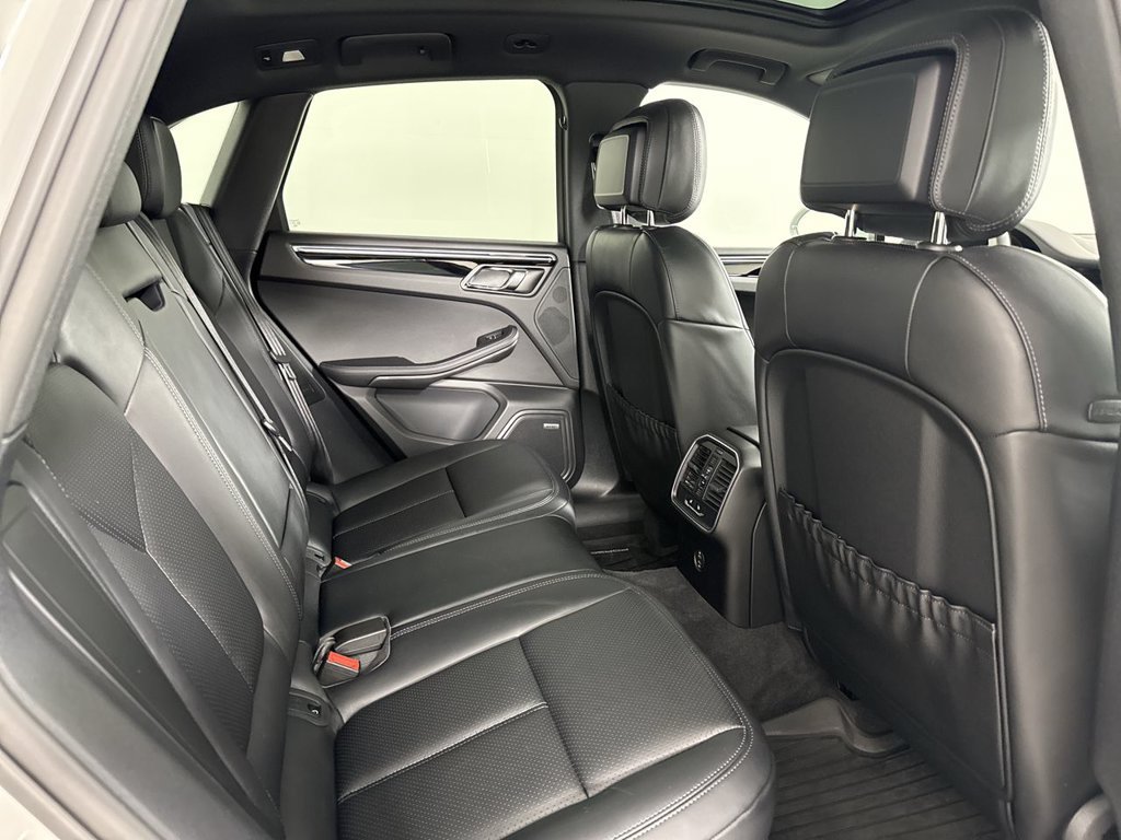 Certified 2025 Porsche Macan S AWD/4WD image 25