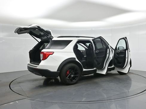 Certified 2020 Ford Explorer XLT w/ Equipment Group 202A image 6