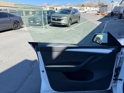 Used 2024 Tesla Model Y Long Range image 12