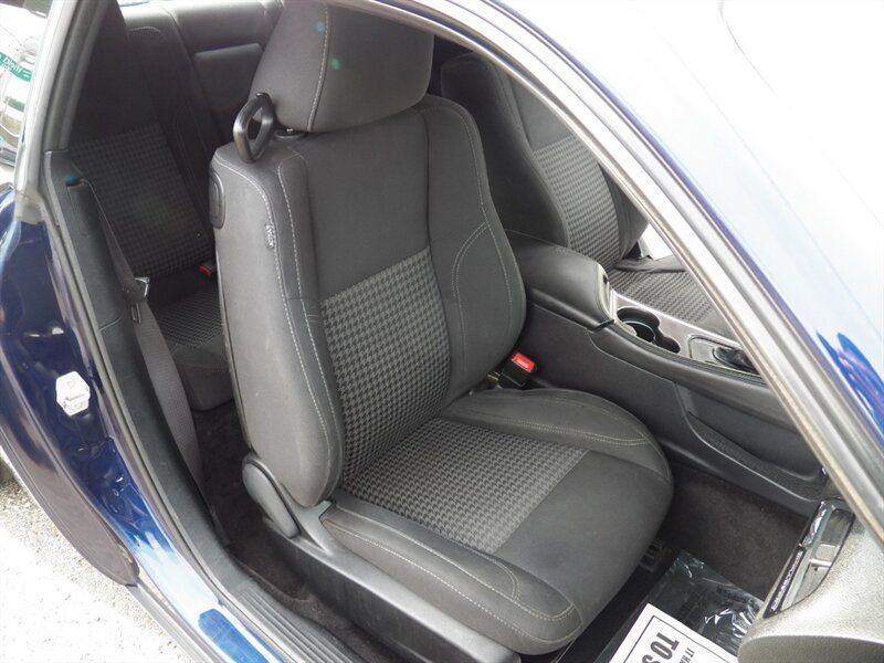 Used 2016 Dodge Challenger SXT RWD image 11