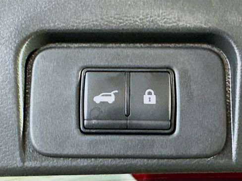 Used 2023 Nissan Rogue SV w/ SV Premium B Package image 30