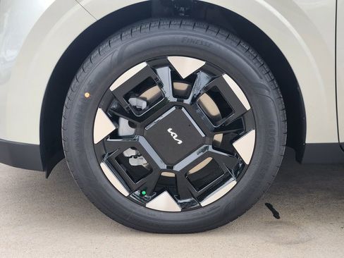 New 2026 Kia Carnival EX FWD image 8