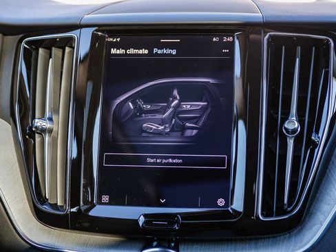 Used 2025 Volvo XC60 B5 Plus image 15