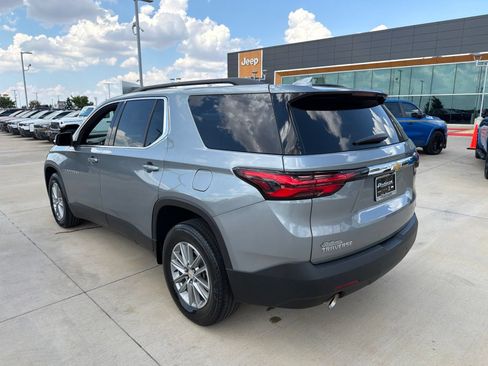 Used 2023 Chevrolet Traverse LT FWD image 3