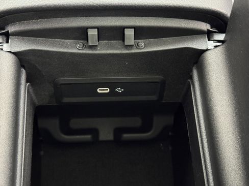 Used 2024 Mercedes-Benz GLS 580 4MATIC image 41