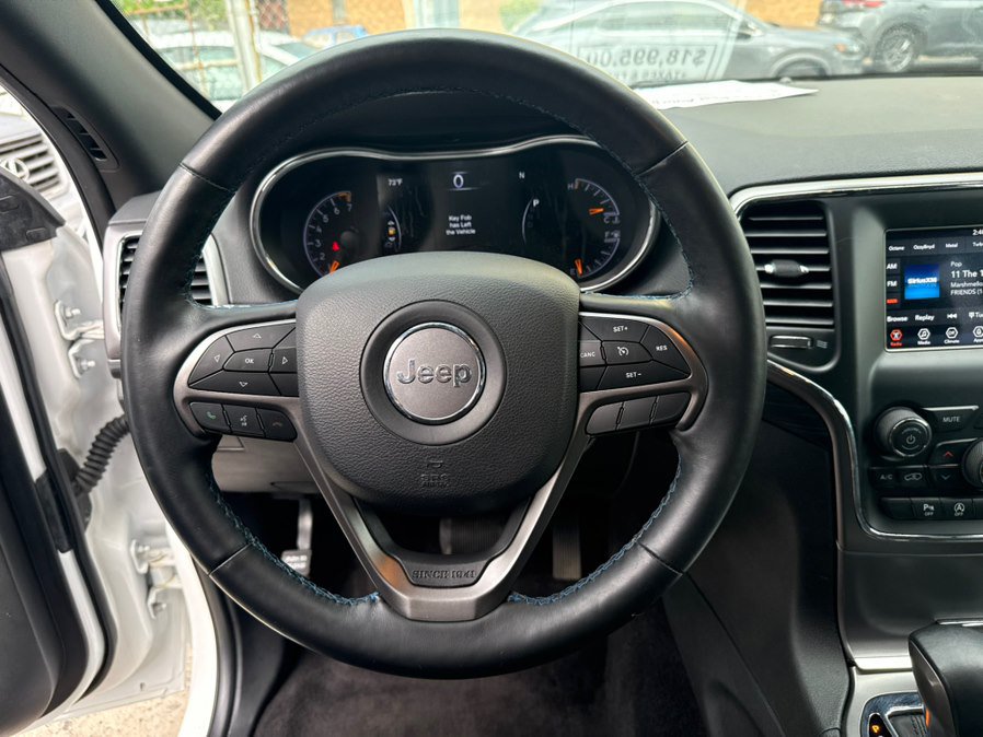 Used 2019 Jeep Grand Cherokee Laredo AWD/4WD image 13