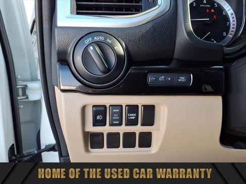 Used 2017 Nissan Titan SV image 18