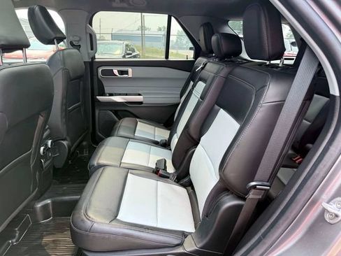 Used 2022 Ford Explorer XLT w/ Equipment Group 202A AWD/4WD image 13