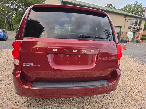 Used 2017 Dodge Grand Caravan SE FWD image 6