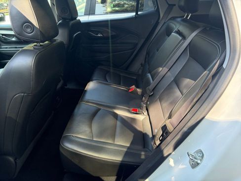 Used 2024 GMC Terrain SLT AWD/4WD image 27