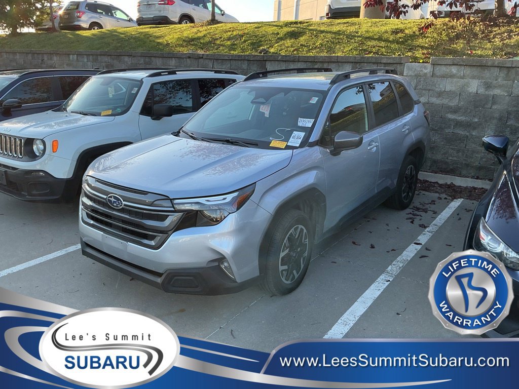 Used 2025 Subaru Forester Premium AWD/4WD image 1